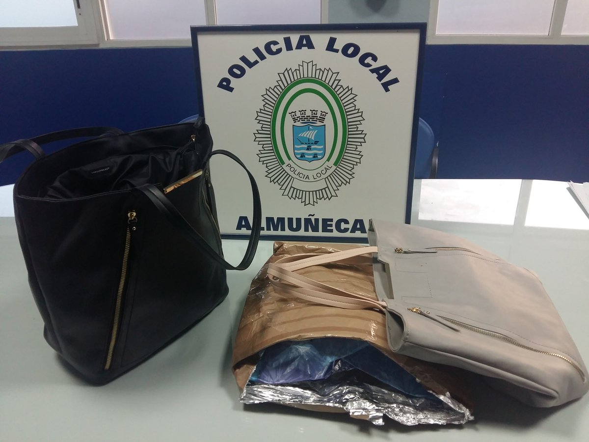 La Policía Local de Almuñécar evita un delito de hurto en un establecimiento comercial en la tarde de ayer lunes.