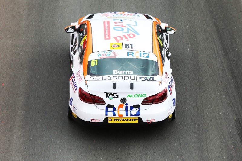 It was quite an induction to #BTCC life at the weekend. Here's our press release on all the action: eepurl.com/cJr9cH #Burns61 #BTCC