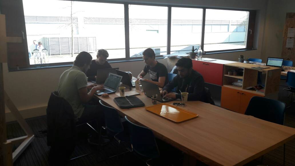 Studentondernemers van #business studies werken aan hun presentatie voor hun concept Polaroid Amsterdam bij #such @InhHaarlem pitching time!