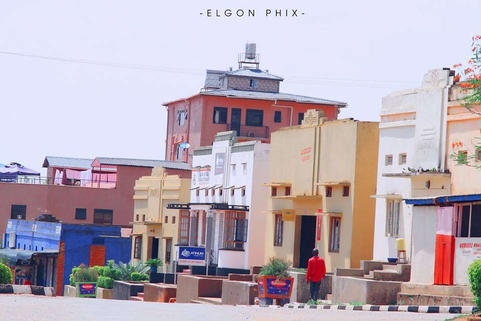 ErosTravelogue's tweet image. Naboa Street #Mbale town. 📷@donmeddymusoga #IndiaArchitecture #Uganda #TravelTuesday #Towns #tourism #PictureOfTheDay  @jackieLumbasi