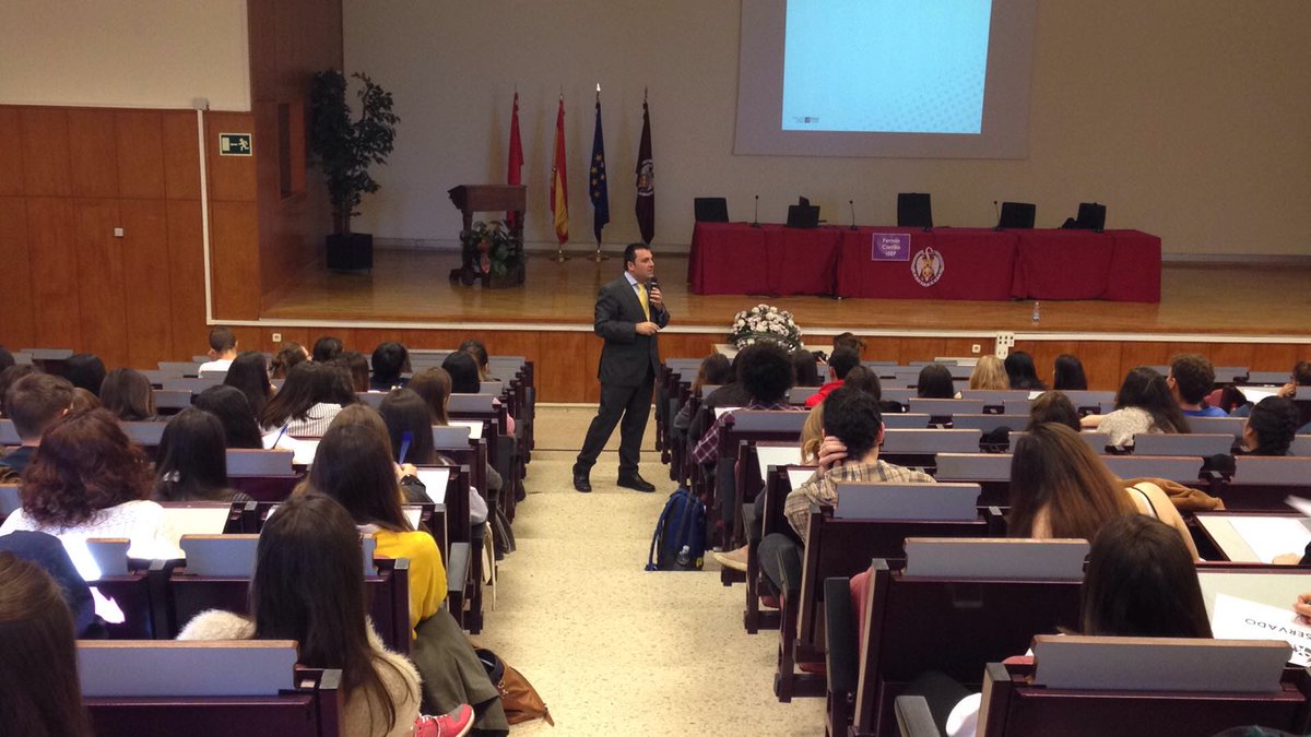 UCE_psi's tweet photo. Muy contentos con la ponencia de Fermín Carrillo de @ISEPnews 
"La Marca Personal"
#PsicologiaUCM   #CNCEP17 https://t.co/DGNv11ehST