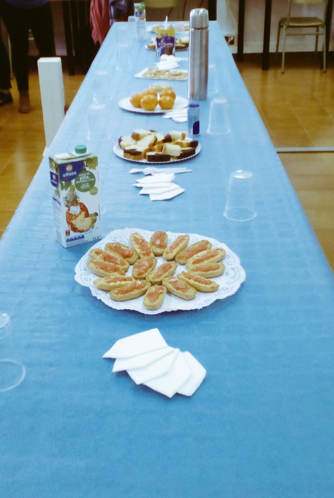 equipolanzaLEN's tweet photo. Después de todas la ponencias, comenzamos el desayuno con las empresas invitadas.
#IIIJornadaSoluciona
#ASECOB #Implik2 https://t.co/HgZEgISgmJ