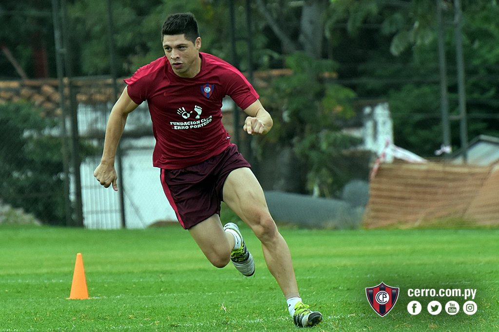 ⚽️📸 ¡El primer equipo se movilizó esta mañana en la Ollita!
#VamosCerro