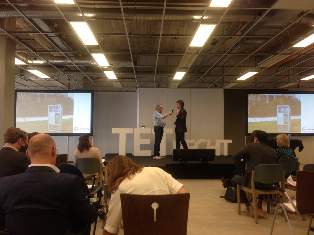 changeinbusines's tweet photo. Ook @AquaBattery pitcht overtuigend de de Blue Battery #CHANGEaward #CHANGEinBusiness https://t.co/m365Jia2ZZ