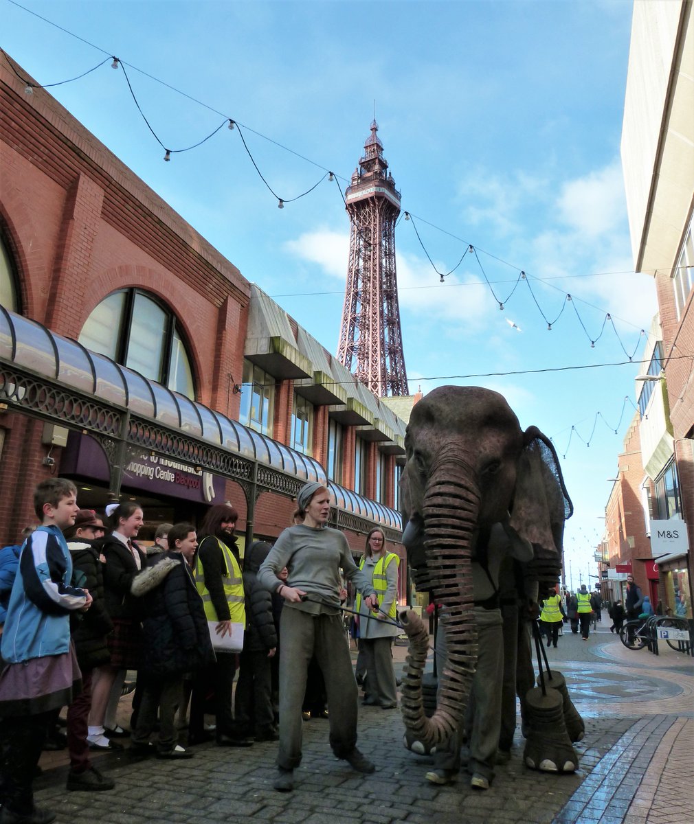 RunningWildLive's tweet photo. Catch Oona at the @Grand_Theatre #Blackpool this week! Here we are visiting a few weeks ago... https://t.co/kiV0Z5Zpqz