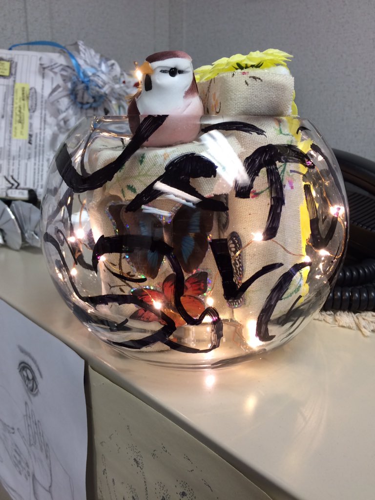 AndreaCharise's tweet photo. My #UTSCAgingArts students created amazing assemblages for their final projects! 👌🏽#agestudies #HealthHum #makestuff https://t.co/ZXdA5AvbIg