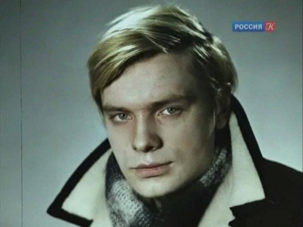 永月弥生 で 東ドイツ1972年映画 Lutzower は 冒険性もあるスパイもの群像劇って感じで リュッツォウ義勇部隊を募る軍人さんたちと それに応じる学生若者たちの話で 1970年代制作の学生たちのレジスタンス映画といえば オランダのww2レジスタンス
