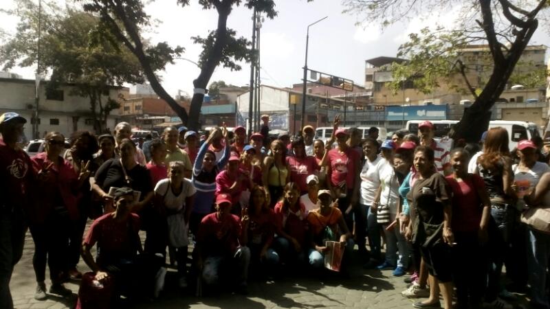 Gladys_6c's tweet photo. .@luiscarPSUV  .@richardcanan HOY MARTES  LA PARROQUIA PETARE SE MOVILIZA EN DEFENSA D LA PATRIA D BOLIVAR Y CHAVEZ https://t.co/1Prp9PinzY