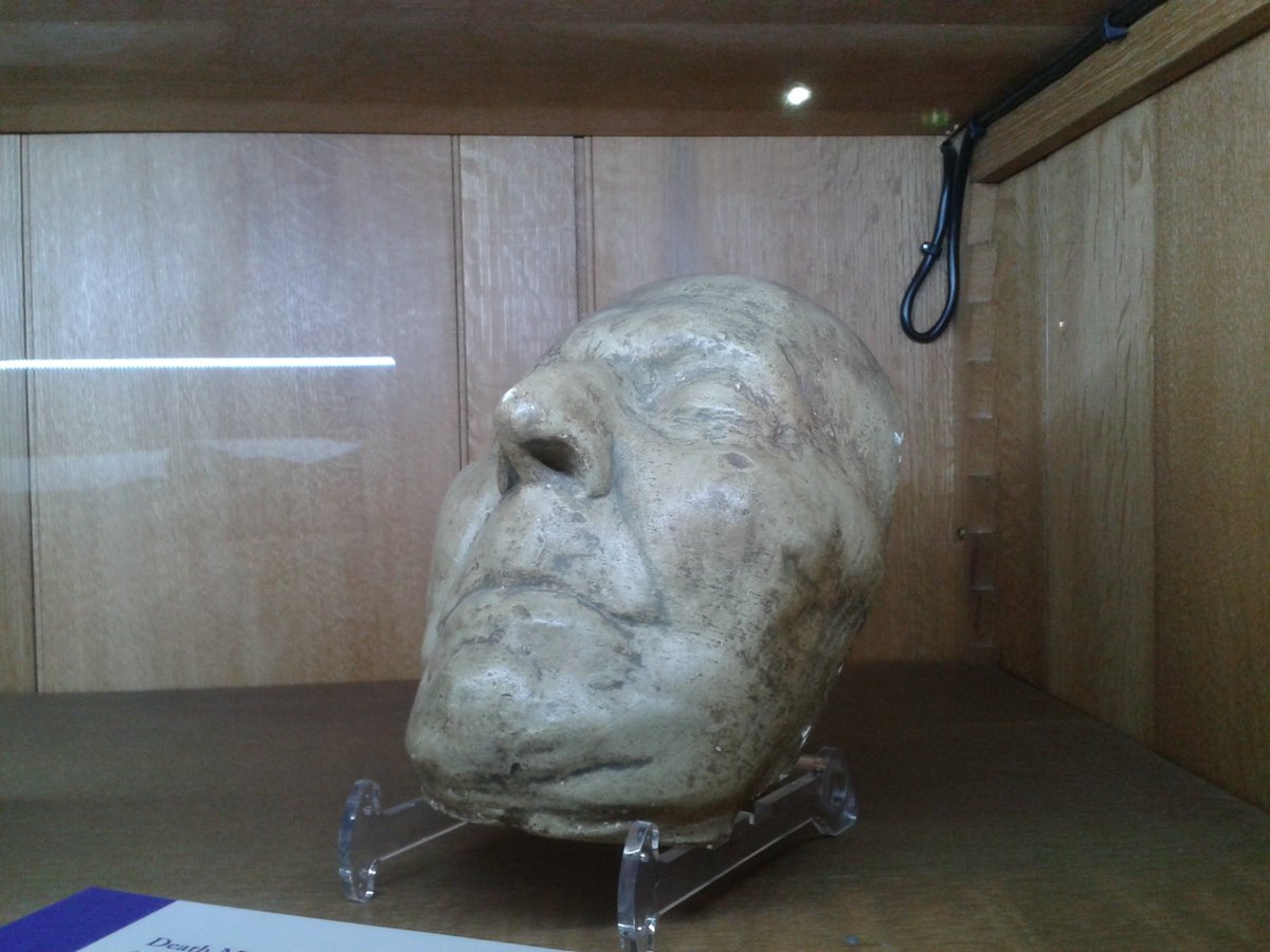 Oscar_Square_'s tweet photo. A death mask of Jonathan Swift, author of Gulliver's Travels and a dean of @stpatrickscath https://t.co/WzstCmY5Iz