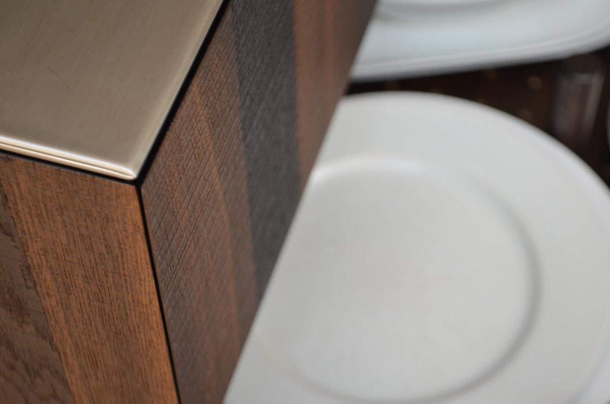 TouchDG's tweet photo. Bandsawn smoked oak meets stainless steel worktop detail for one of our #bespoke #kitcheninteriors @MundyVeneer @TouchDG #touchkitchen https://t.co/PxC1kzURij