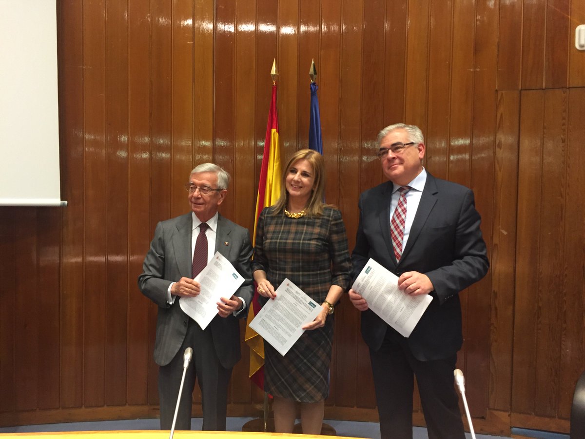 JMAvilaTorres's tweet photo. Firma convenio AECOSAN RAG FEN. La educación en nutrición y del gusto, fundamental en la educación de las personas @FENnutricion @RAGinforma https://t.co/eoRDrlYuQS