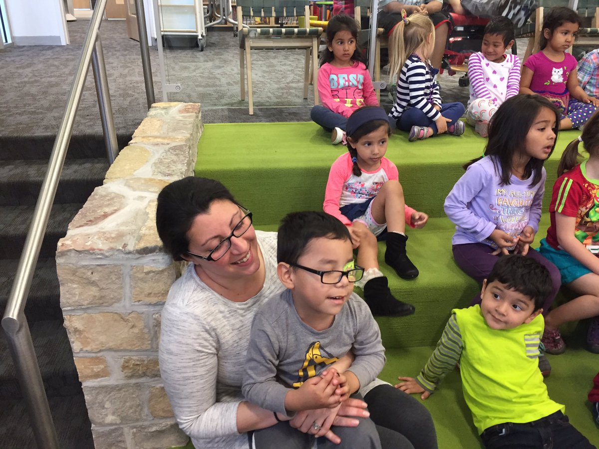 JasminTeTan's tweet photo. Our attention is completely captured by our visiting author #candacefleming @DscAPSMont @DscAPSPreK https://t.co/YfRHrLL2Ec