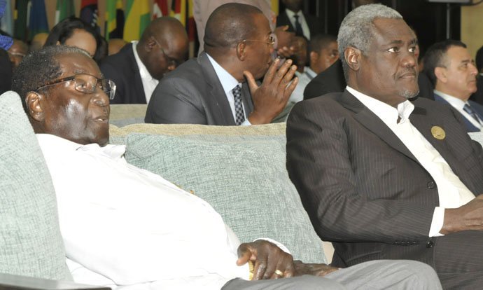 RealTechUpdates's tweet image. Mugabe gets wheelchair finally techupdates.co.zw/mugabe-gets-wh…