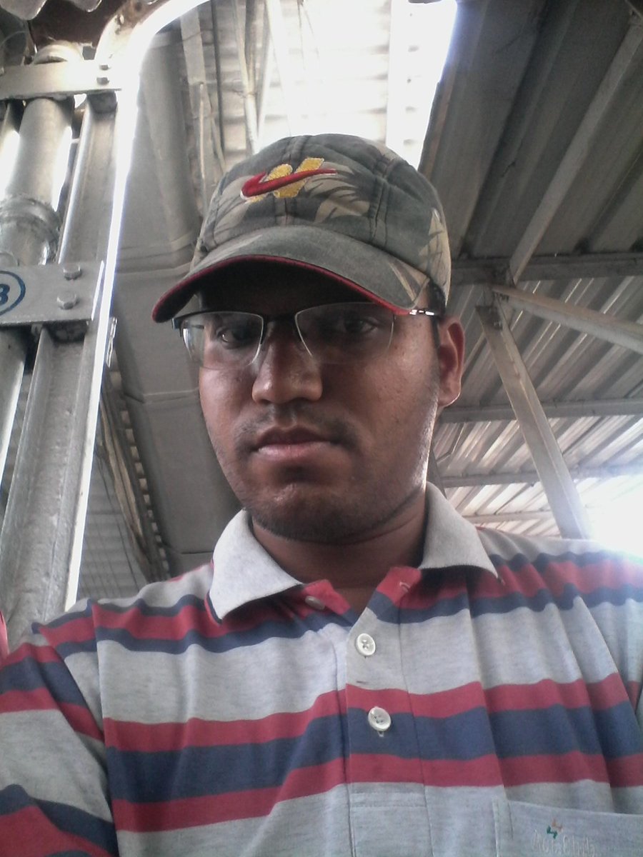 pranav1490's tweet photo. Ugly Selfie !!! :P https://t.co/WyZrt44Iy0