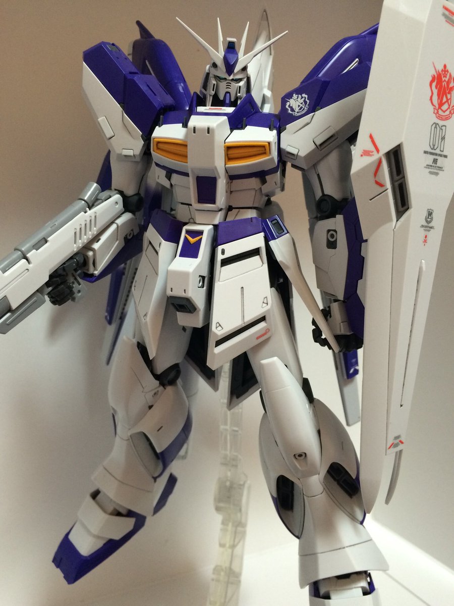 アスタ 46 Mg Hi Nガンダムver Ka デカール下手くそなのでフィンファンネル貼るのを急ぎ過ぎて絶望しました ハイニューはデザインが色々言われてるけど設定画やロボ魂とexvsやhgの中間て感じでこれは嫌いじゃないです デカイけどね T Co Amv5v3jgvw