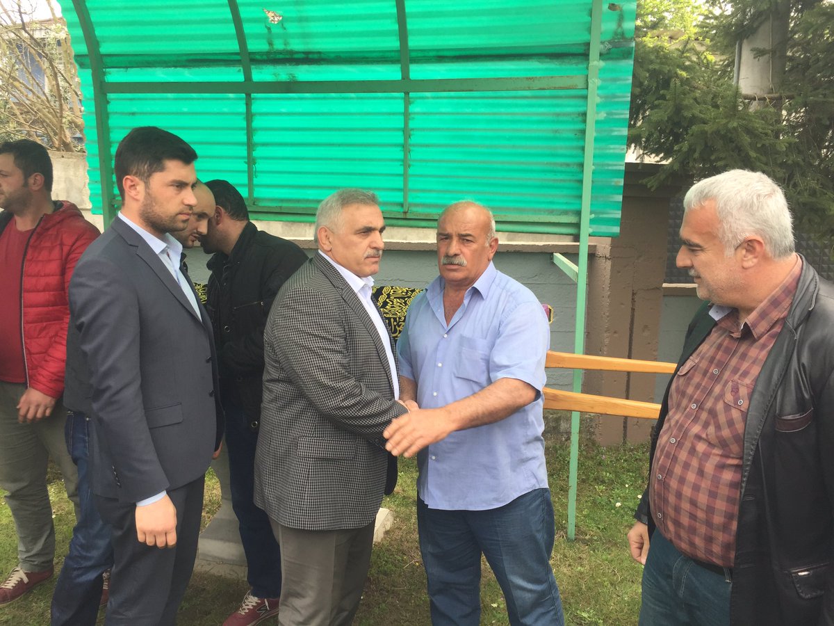 aliinci_54's tweet photo. Emekli Belediye Personelimiz Mevlüt Yıldırtan'ın kıymetli validesinin cenazesine katıldık.Allah rahmet eylesin... https://t.co/6286z35Jz4