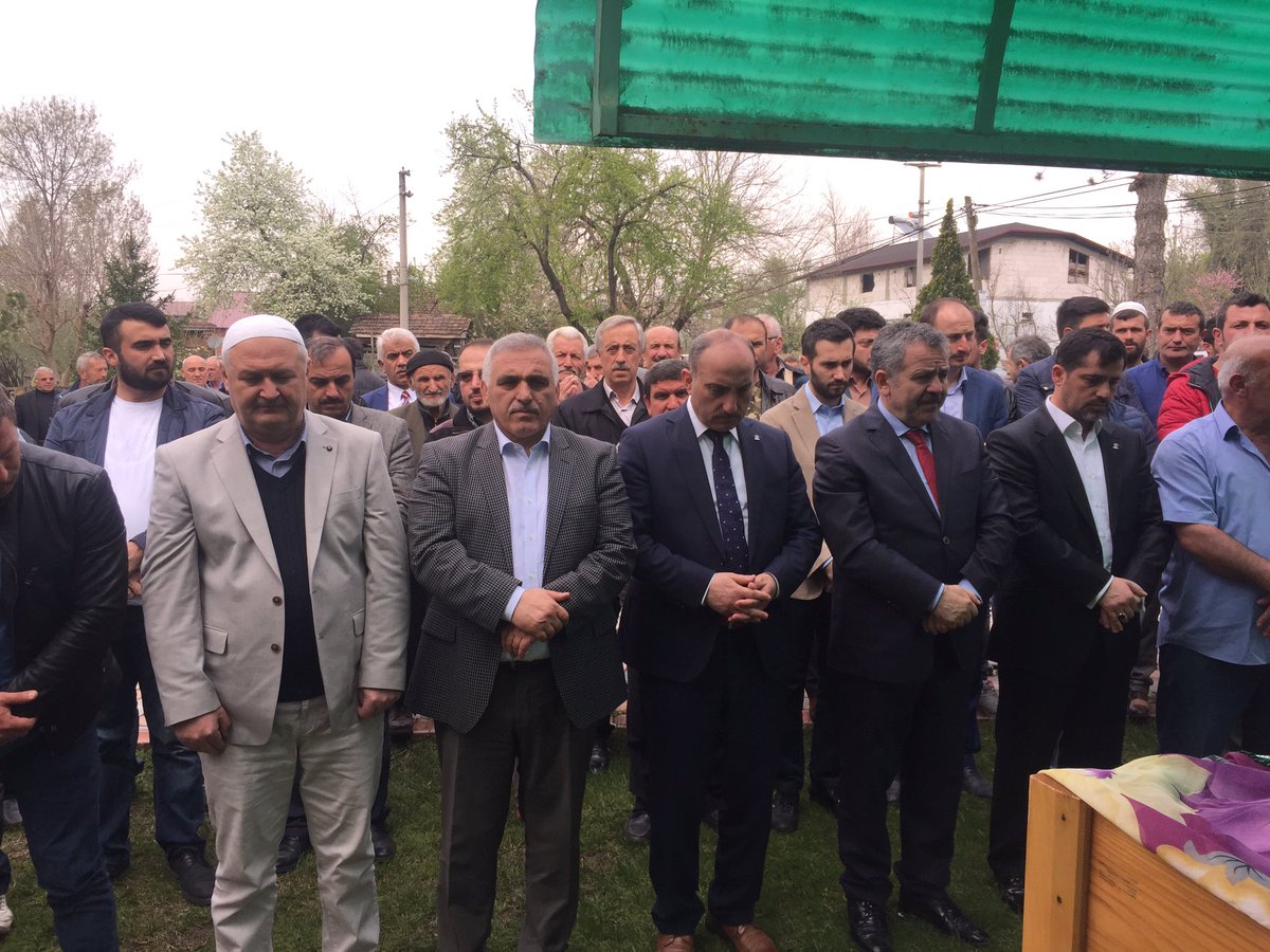 aliinci_54's tweet photo. Emekli Belediye Personelimiz Mevlüt Yıldırtan'ın kıymetli validesinin cenazesine katıldık.Allah rahmet eylesin... https://t.co/6286z35Jz4