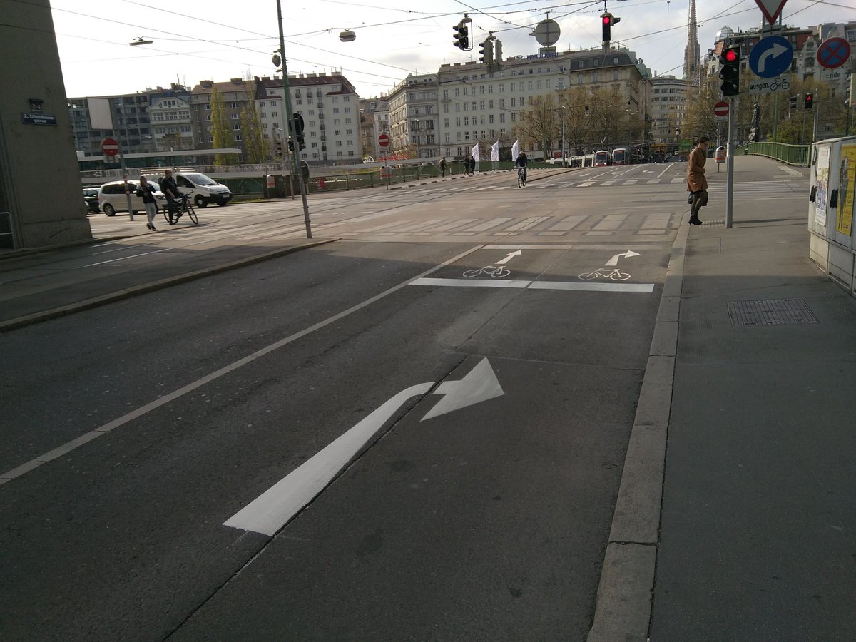 wolf_kamp's tweet photo. Neue #Bikebox in der #Lilienbrunngasse vor Ob. Donaustraße. Höhere #Verkehrssicherheit BV #Lichtenegger #Leopoldstadt #grueneleo #Fahrrad https://t.co/A9WHAWIIwk