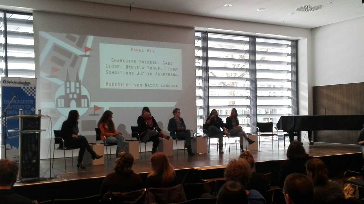So ein schönes Panel mit <a href="/jiutha/">Judith Ackermann</a>, <a href="/LinScholz/">Linda Scholz</a>, Daniela Rohlf, Charlotte Krickel und Gabi Linde ❤ toll moderiert von <a href="/nadia_z/">Nadia Zaboura (@nadia_z@chaos.social)</a>  #lbgkoeln