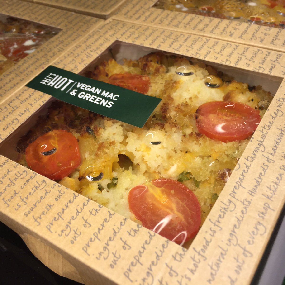 PETAUK's tweet photo. #Vegan mac 'n' cheese and vegan brownies at the new Veggie Pret in Shoreditch! 😍🙌 https://t.co/A7iwQU31Pv