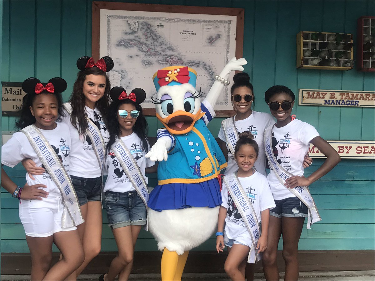 IJMTeen2016's tweet photo. We had an amazing Time in the #Bahamas - @ijmintls really is THE #crownofopportunity #IJMTeen2016 #AreYouAnIJMGirl #IJMTravels https://t.co/KBOtMKFE5p