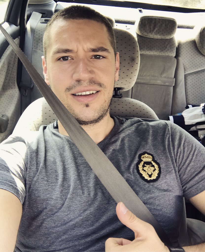 babovicj's tweet photo. Konačno da i mene neko drugi vozi🚗
Al' ovaj put totalno relaksiran, zabačen 
#voznja #putovanje #vozac #slovenija #bezbednost #sigurnost https://t.co/YTAVyKrI0K