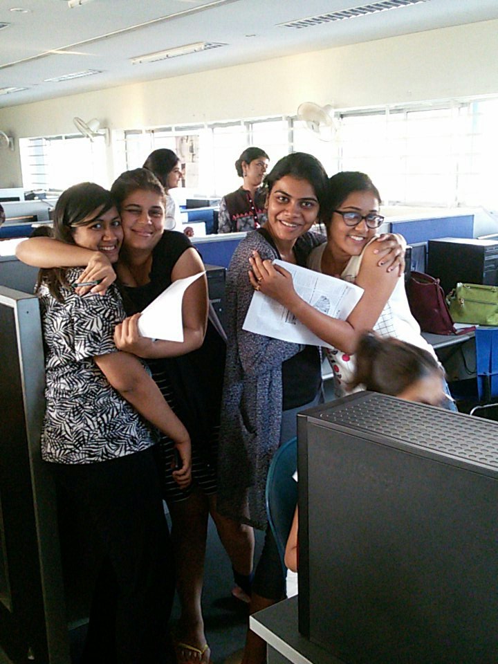 bethelmckenzie's tweet image. Hardworking future journalists @iijnmbangalore getting tomorrow&apos;s newdpaper out! #nationalhuganewspersonday #printpods #insertcomma