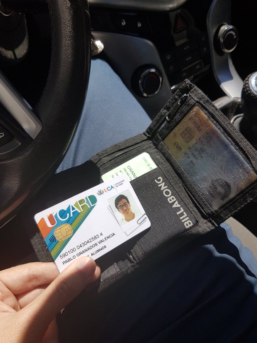 AlexMadrid95's tweet photo. Me he encontrado esta cartera en el suelo de los aparcamientos de la esi, a ver si encontramos al dueño @esi_uca @dele_alumnosESI @ucaesi https://t.co/mkYh4G7kqq