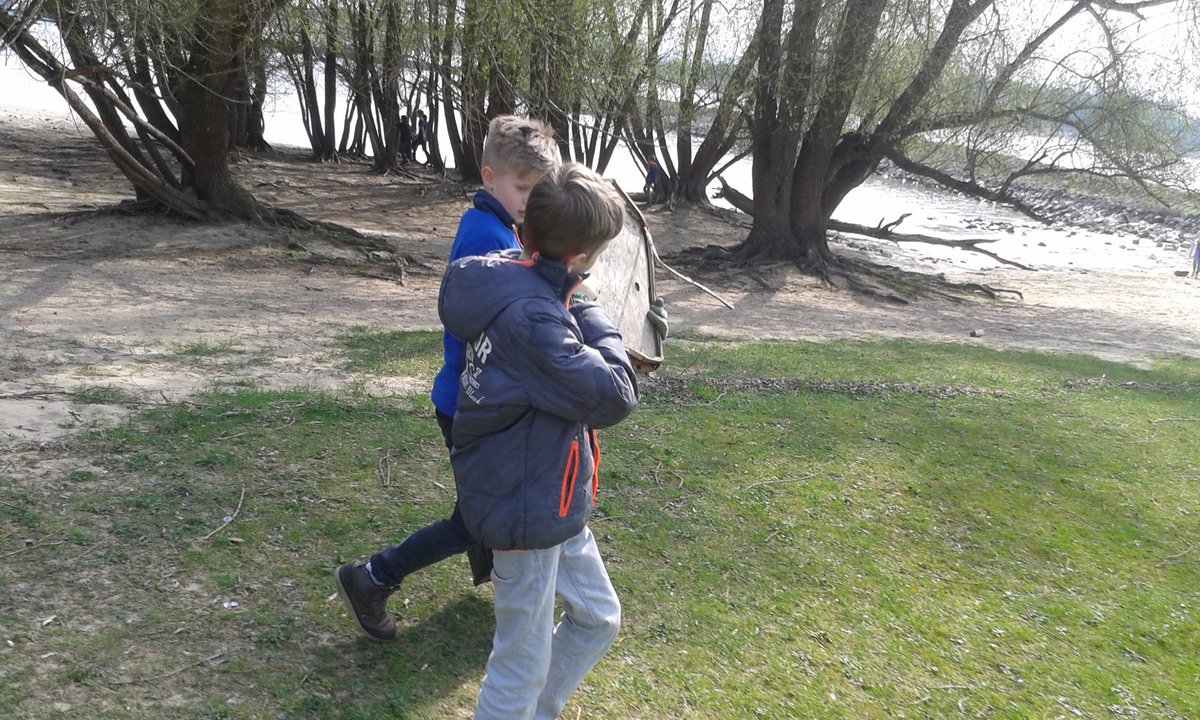 Bosw8erRick's tweet photo. #vuilruimactie in #BemmelseWaard @SBS6 vanavond bij #hvnl https://t.co/zrbt4m3a2J