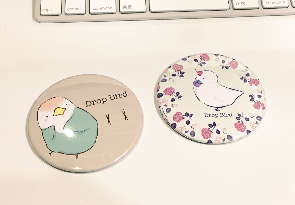 kae_0624's tweet photo. dropbirdのコンパクトミラーが出来ました✨初回はコザクラちゃんと文鳥さんです🕊鳥フェス表参道で販売しますよ〜〜😊
鳥フェス表参道🕊
2017年4月22日(土)・23日(日)
#鳥フェス
#DropBird
#ことりカフェ https://t.co/eBGS7i5lgr