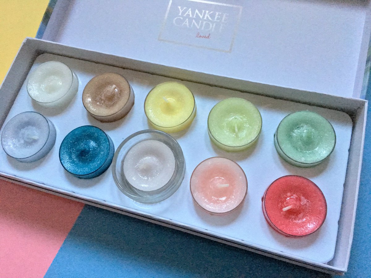 CDLBox's tweet image. La #YankeeCandle box de mars nous annonce un printemps coloré ! On vous en dit plus juste là : bit.ly/2nSNMuy 🌻🌻🌻