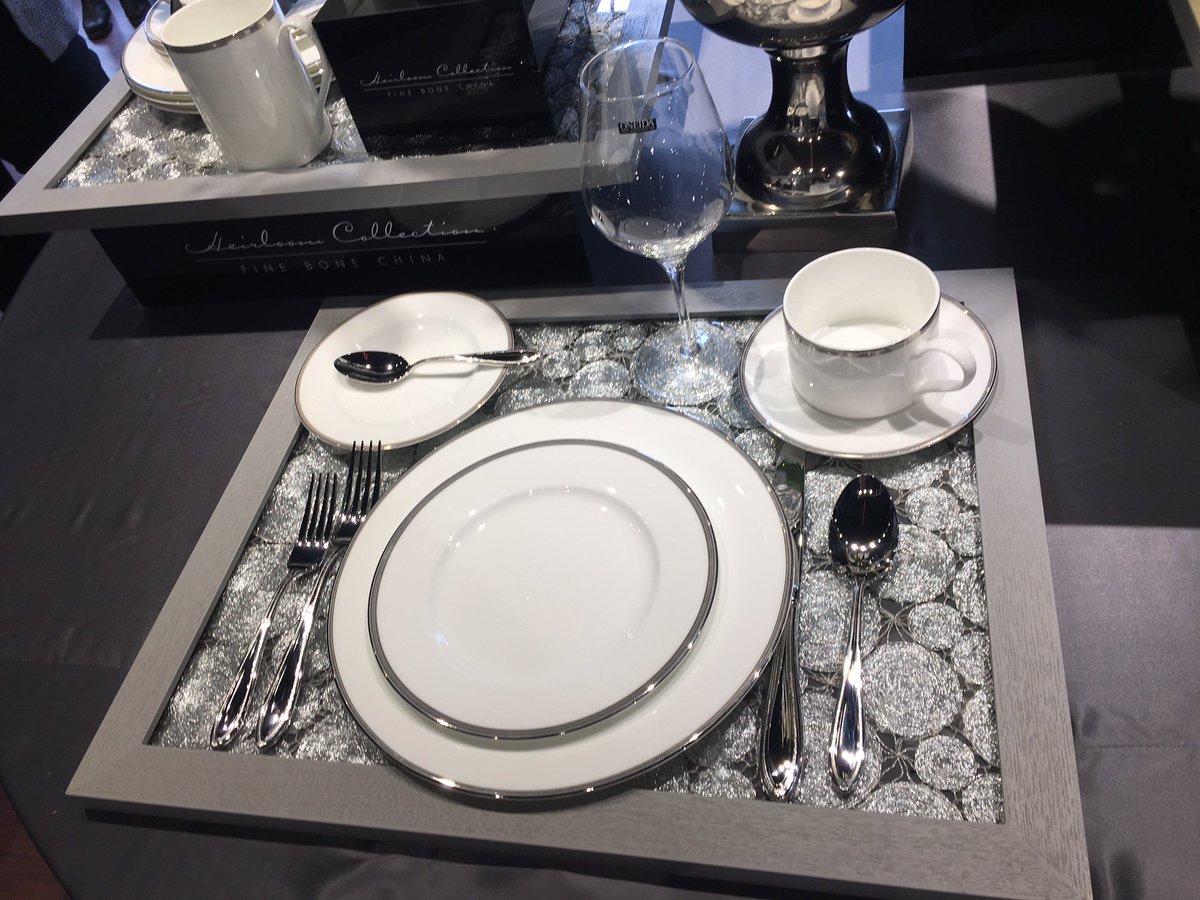 RobinsonHome's tweet photo. 100 year old Oneida Puritan is refreshed for 2017 with a beautiful new Fine Bone China pattern @RobinsonHome #NYTT2017 @FortyOneMadison https://t.co/2TatLz3AGg
