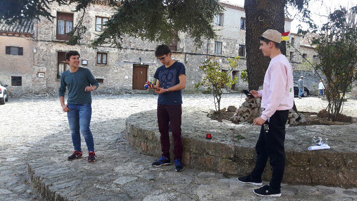 JoanBlasco's tweet photo. Comença l'activitat a @tierrasdesoria tres alumnes de l'@Ins_Eugeni ens fan viatjar al món del Cid. #tdsoria #edors #somdeleugeni https://t.co/NKvkEojsdy