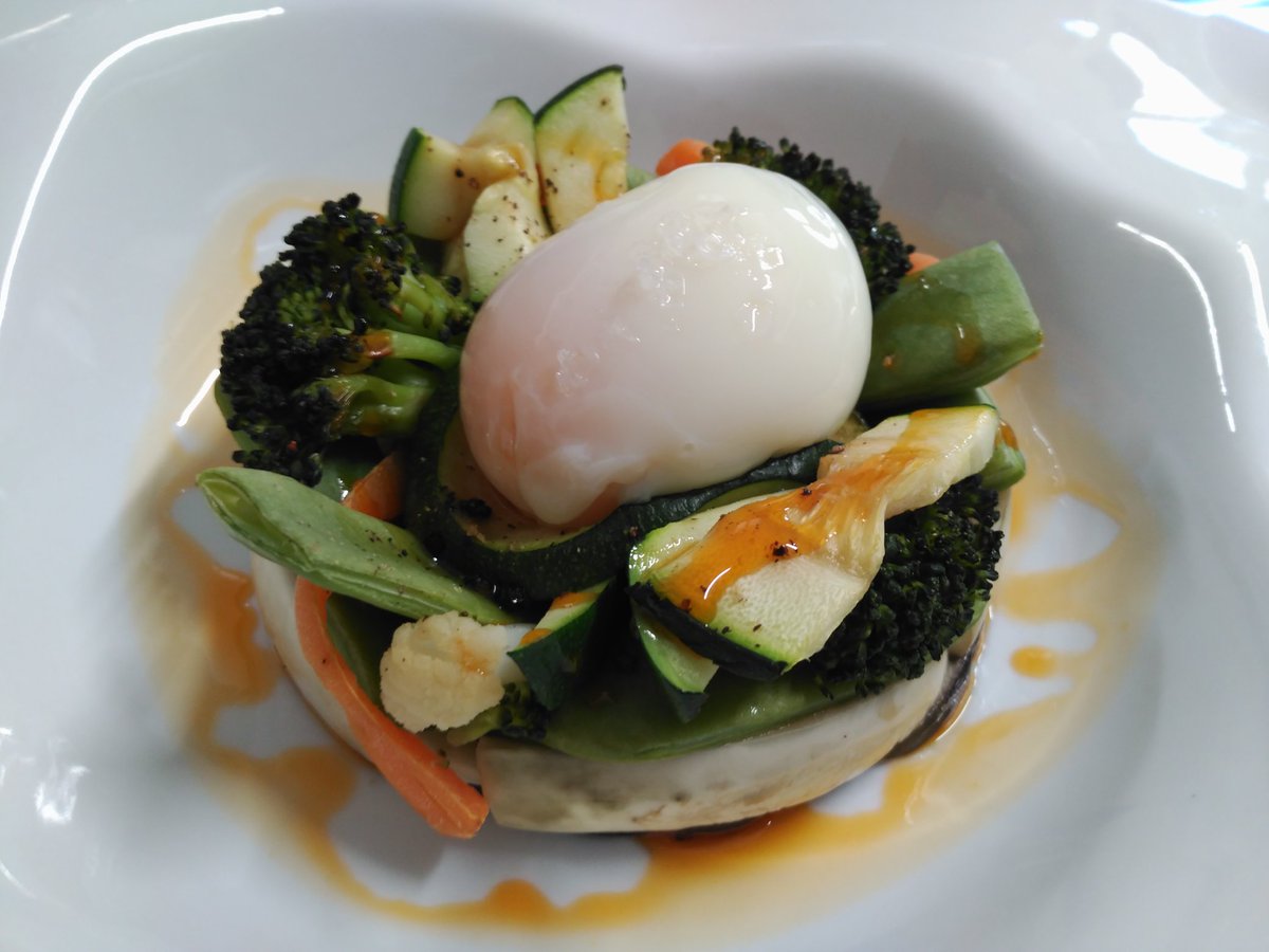 JosuLangui's tweet photo. Timbal de verduras y huevo a baja temperatura #iturrienea https://t.co/NAtjWM2DuM
