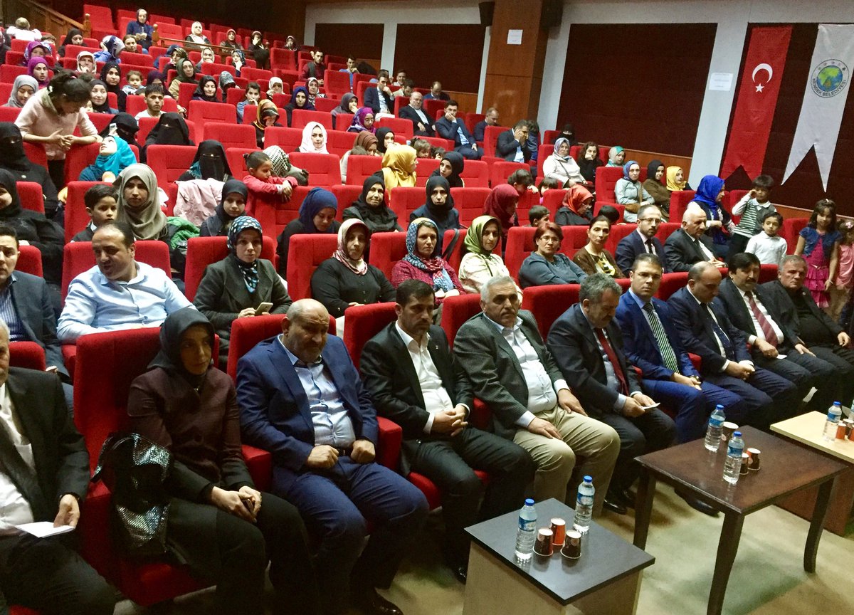 aliinci_54's tweet photo. Hendek Kadın Kollarımızın düzenlediği programda Suriyeli kardeşlerimize Türkçe Dili Eğitim Sertifikalarını verdik. https://t.co/7tzCSETdiV