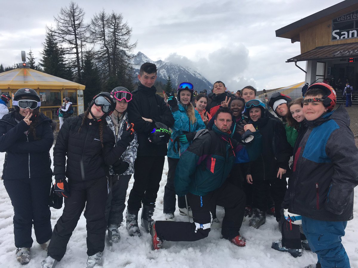 MissFranklinPE's tweet photo. Strong effort by team Hawkins mastered the blue, chair lift to the top tomorrow! @MansheadPE  #skipro https://t.co/ERuWE4lq6b