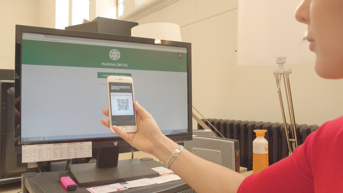 SamenSterkSBS's tweet photo. #Medicatie #inname delen met je #zorgverlener met de QR-code van @MedAppNL. Download hem hier: https://t.co/ZVFYm9M71z 8 april, 16:30 @SBS6 https://t.co/fFFNDMIUhe