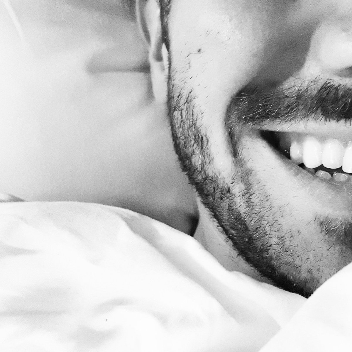 pabloalboran's tweet photo. Viene un disco de abrazos eternos,
de gritos y aliento, de Mar y desierto,
Viene de aquí, de allí. 
Tan mío, tan nuestro. https://t.co/To0N6HGaGj