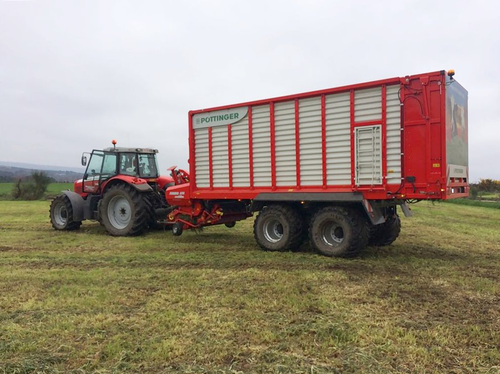 El autocargador de las fotos, modelo #Pöttinger Jumbo 6010 L Combiline, ha sido adquirido por Excavaciones Cancelo SL, de Guitiriz (#Lugo)