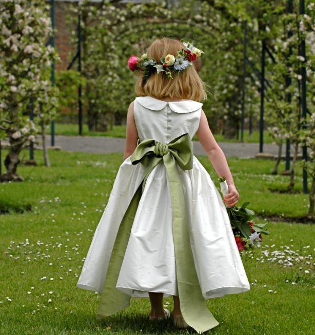 Today, we talk flower girl dresses with <a href="/MacfarlaneNicki/">Nicki Macfarlane</a>! bit.ly/2ocDsAq