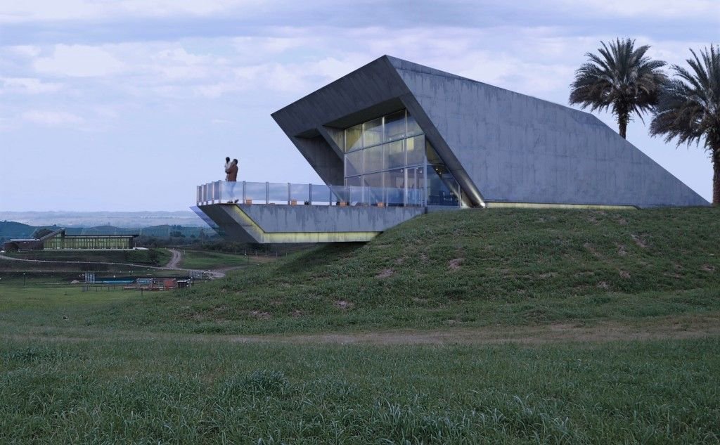 Inspiración Serrana
Proyecto de vivienda realizada en el country Loma Linda en #Tucumán

La galería completa en bit.ly/2lnOGN9