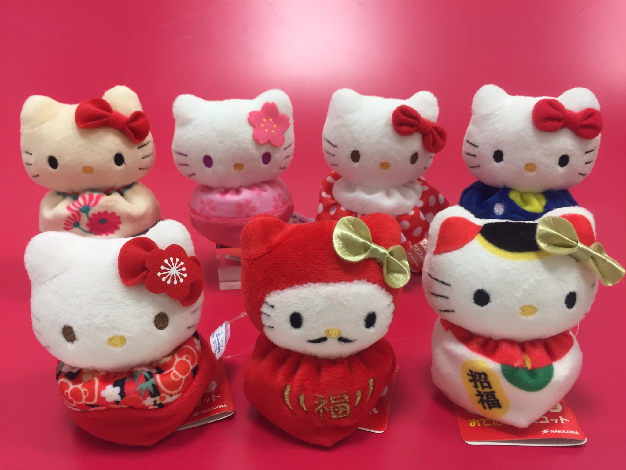 توییتر 京都ロフト در توییتر 本日もありがとうございました 最後は可愛くてたまらない キティちゃんぽてぽてお手玉マスコットと一緒にご挨拶 着物やこけし 招き猫バージョンなどなど 集めたくなるマニアゴコロをくすぐるラインナップです 明日も午前11時