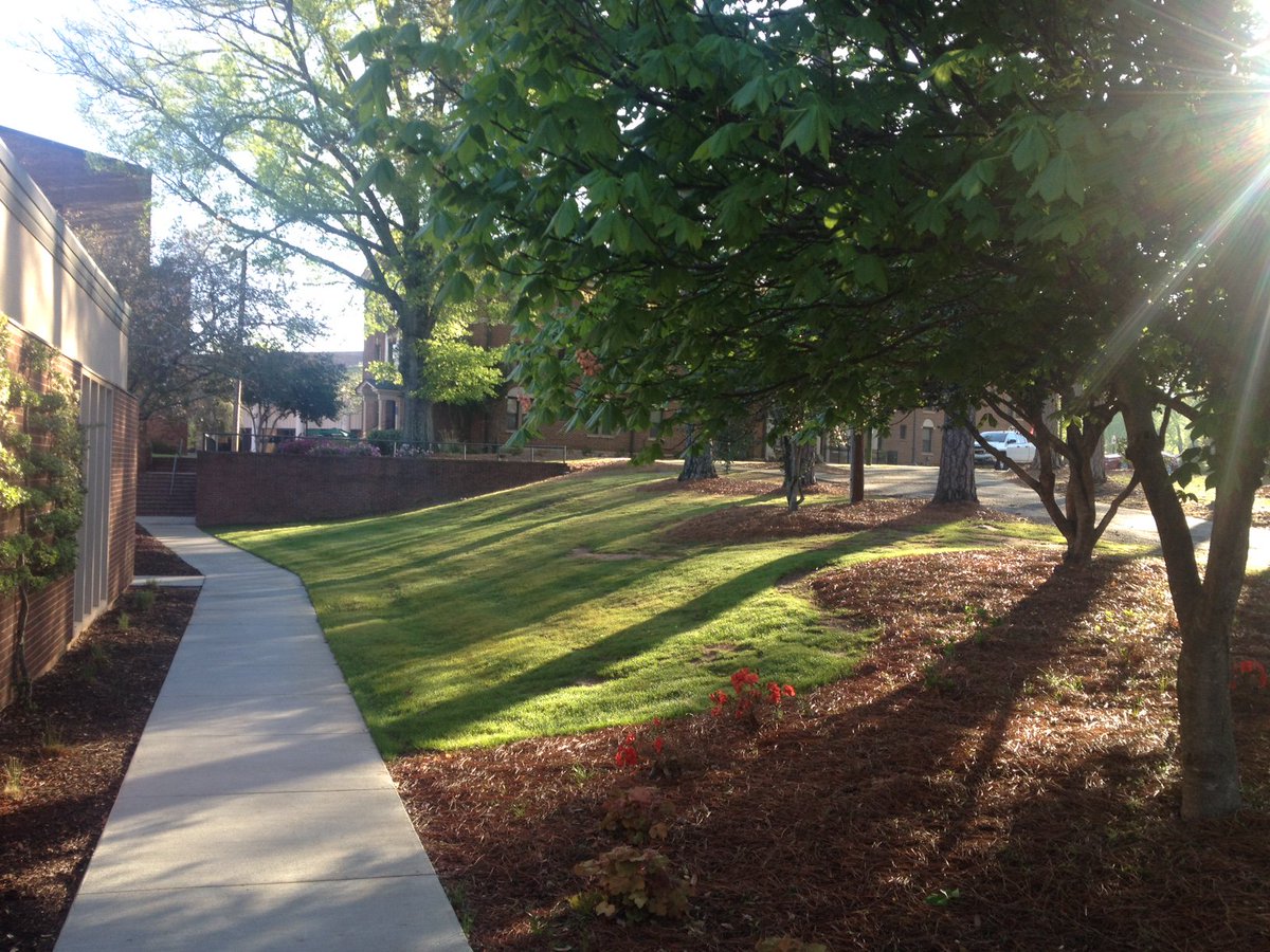 LanderUniv's tweet photo. Morning time at Lander! #Lander #CampusScenes https://t.co/WQH6SygICb