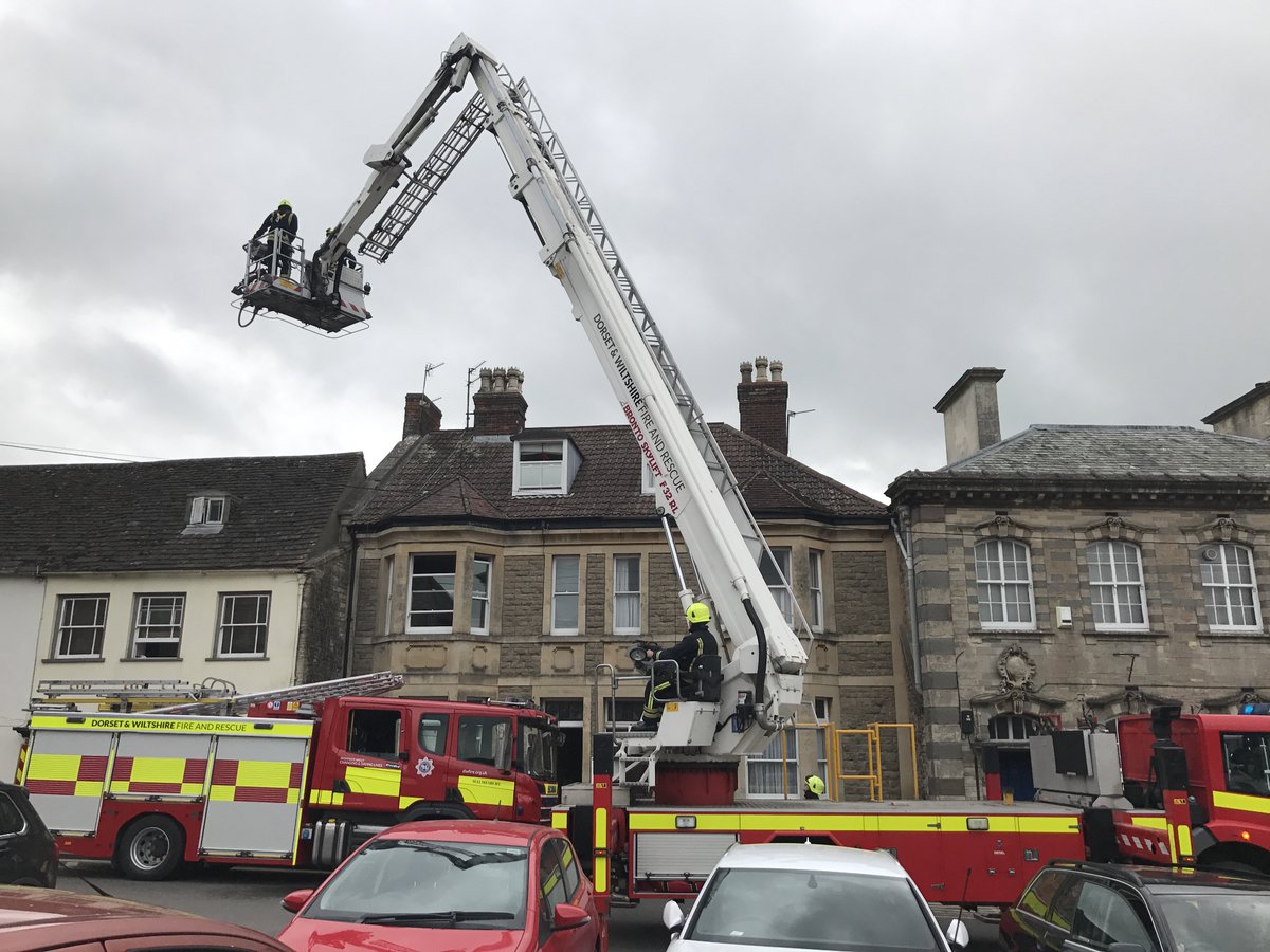 HistoryMFS's tweet photo. TURNOUT: 10:34 Chimney Fire. Chimney access was challenging achievable with the assistance from colleges from Swindon &amp; the Ariel Appliance https://t.co/irFp5GNvJY