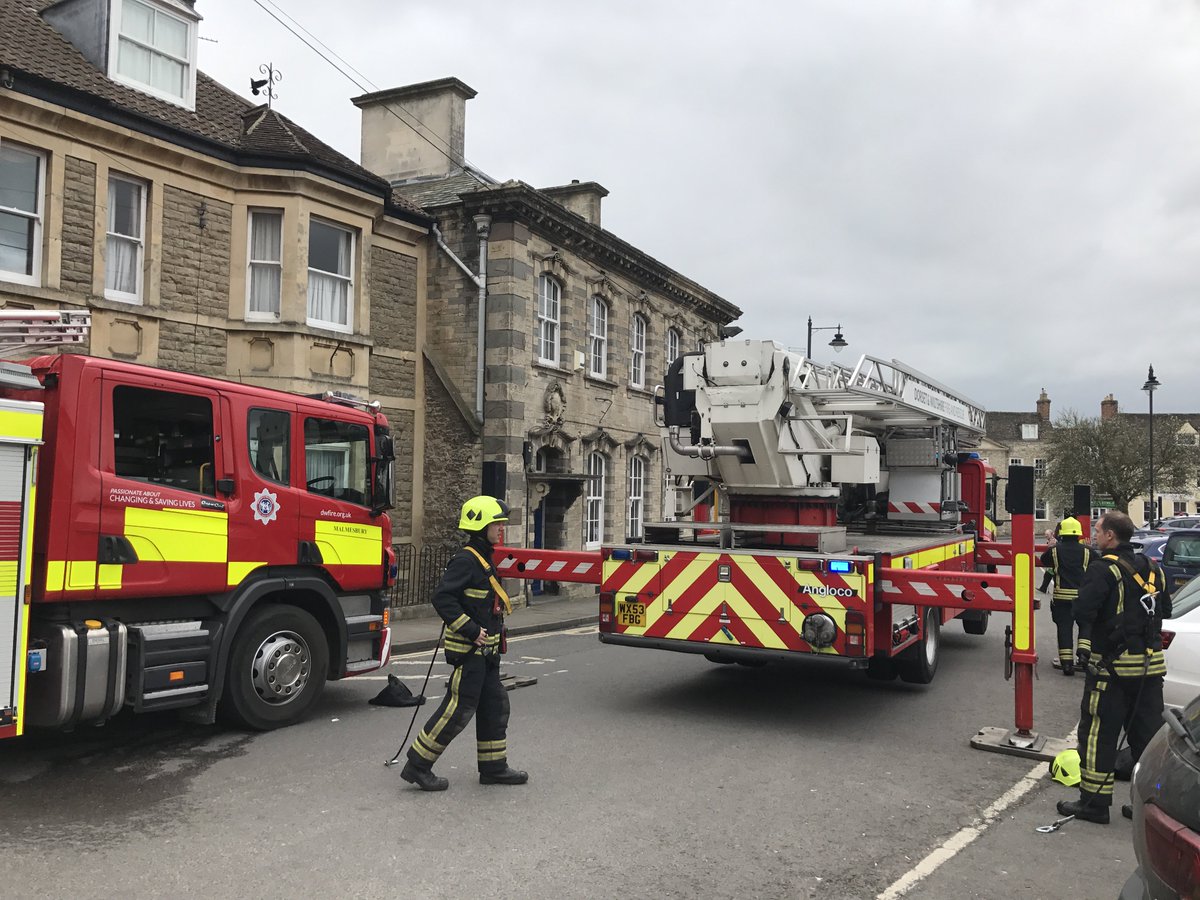 HistoryMFS's tweet photo. TURNOUT: 10:34 Chimney Fire. Chimney access was challenging achievable with the assistance from colleges from Swindon &amp; the Ariel Appliance https://t.co/irFp5GNvJY