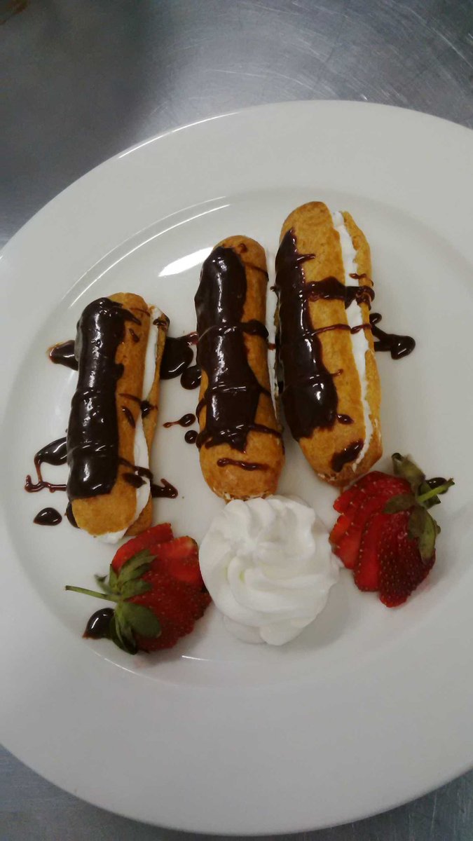 Nokbnga_ndaba's tweet photo. Another day,the grind continues. #DesignerChef 😋🍩🍫 https://t.co/lxaiffcOMs