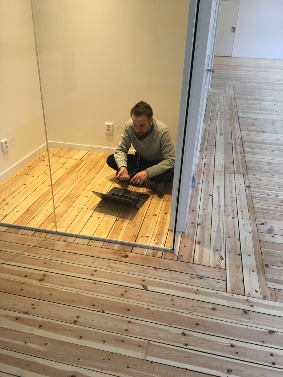 2botech's tweet image. Even when we're moving and don't have any furniture, we still keep on working #workethics @jacobideskog