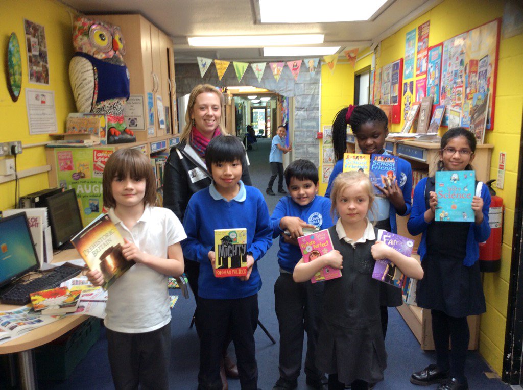 chadvaleprimary's tweet photo. #Chadvale. Thank you Melanie from Usborne's for coming in to show us the new books for our library. https://t.co/kse9J0MXLB