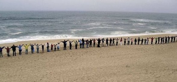SJAction1's tweet photo. HANDS ACROSS THE BEACH 4/22 @ 8:45am
Ocean City NJ . Meet @ 6th @ the boardwalk
#SJAction . #SupportEPA https://t.co/8sly2T5JnI