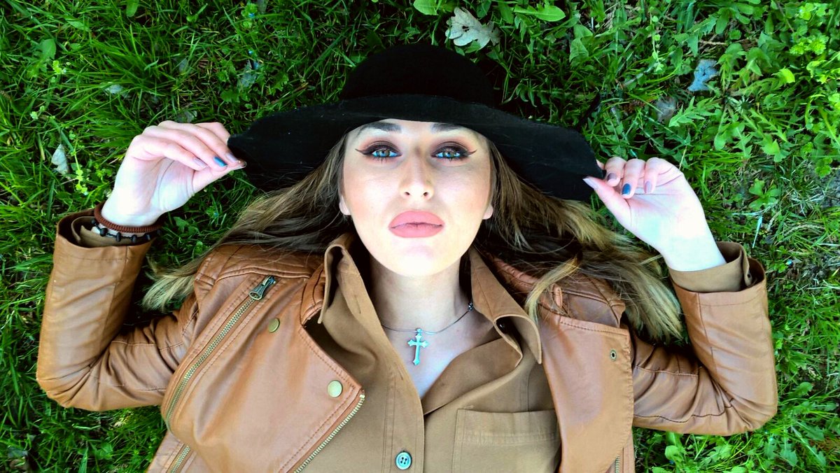 ReeaFox's tweet photo. #spring #greeneyes #fresh #springtime https://t.co/KYrL4q0c6T